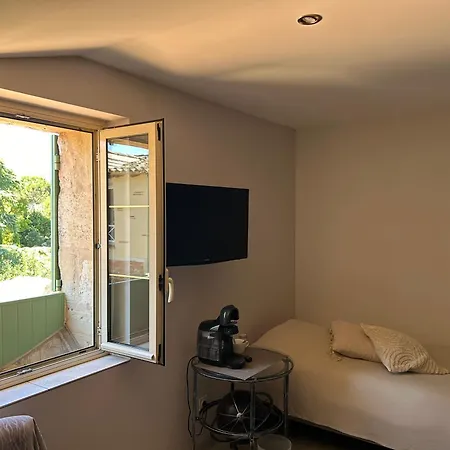 Le Bois De Bed & Breakfast Montpouillan