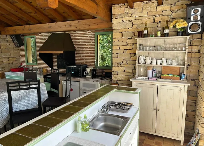 Panzió Le Bois De Montpouillan